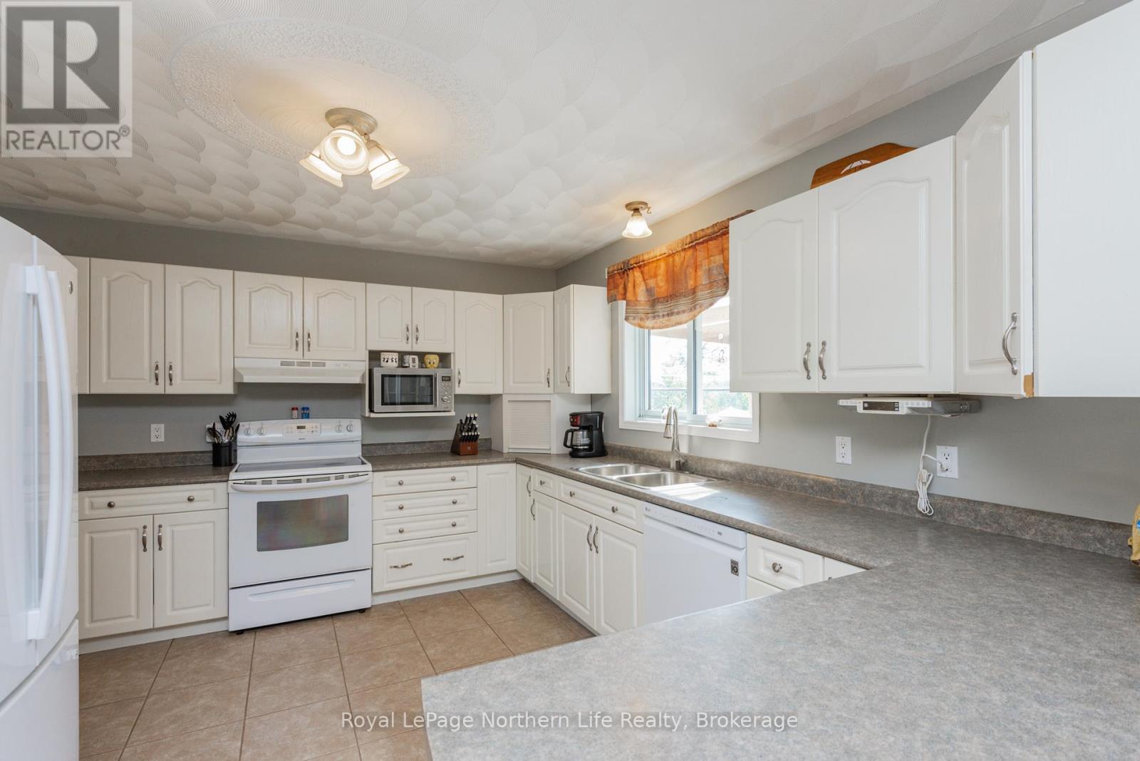 68 CHENIER ROAD - Image 12