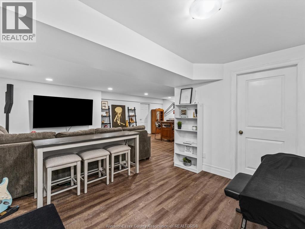 500 BROWN CRESCENT - 25