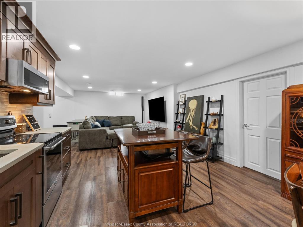 500 BROWN CRESCENT - 29