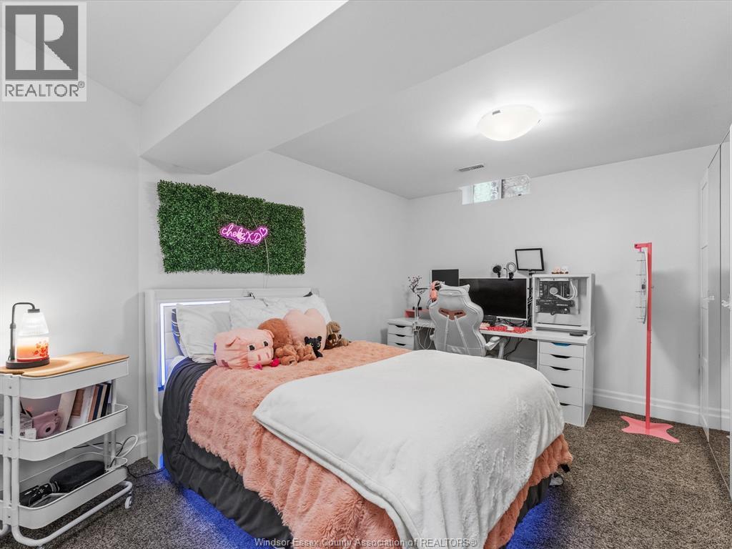 500 BROWN CRESCENT - 32