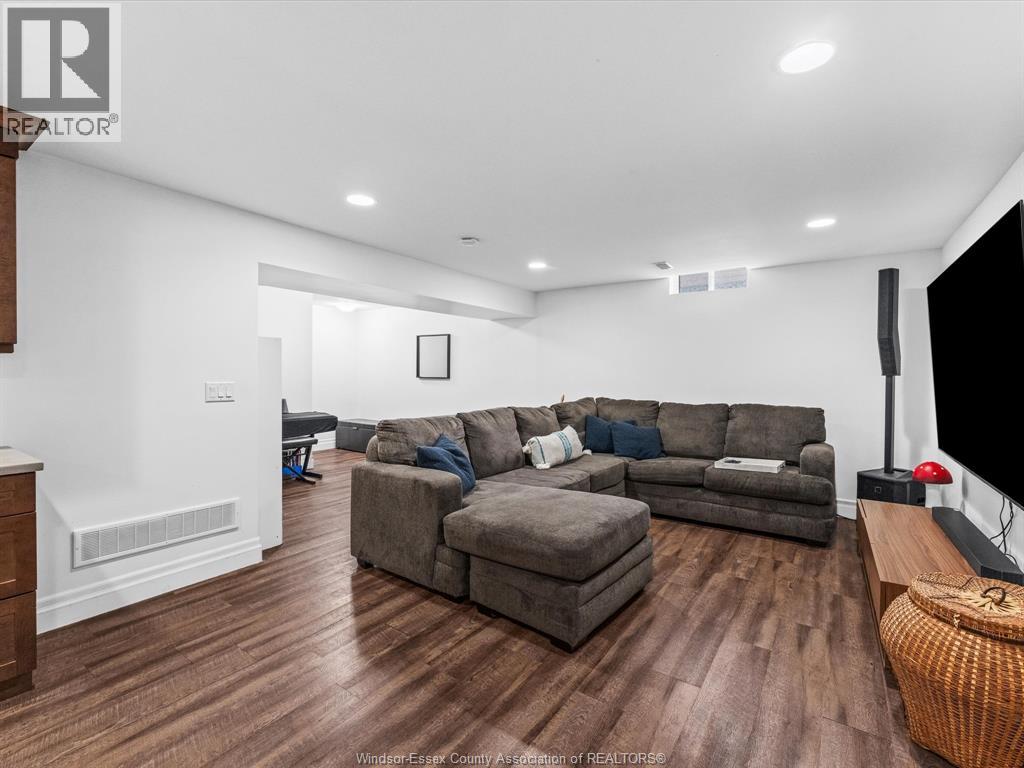500 BROWN CRESCENT - Image 34