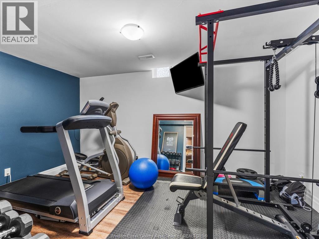 500 BROWN CRESCENT - Image 35