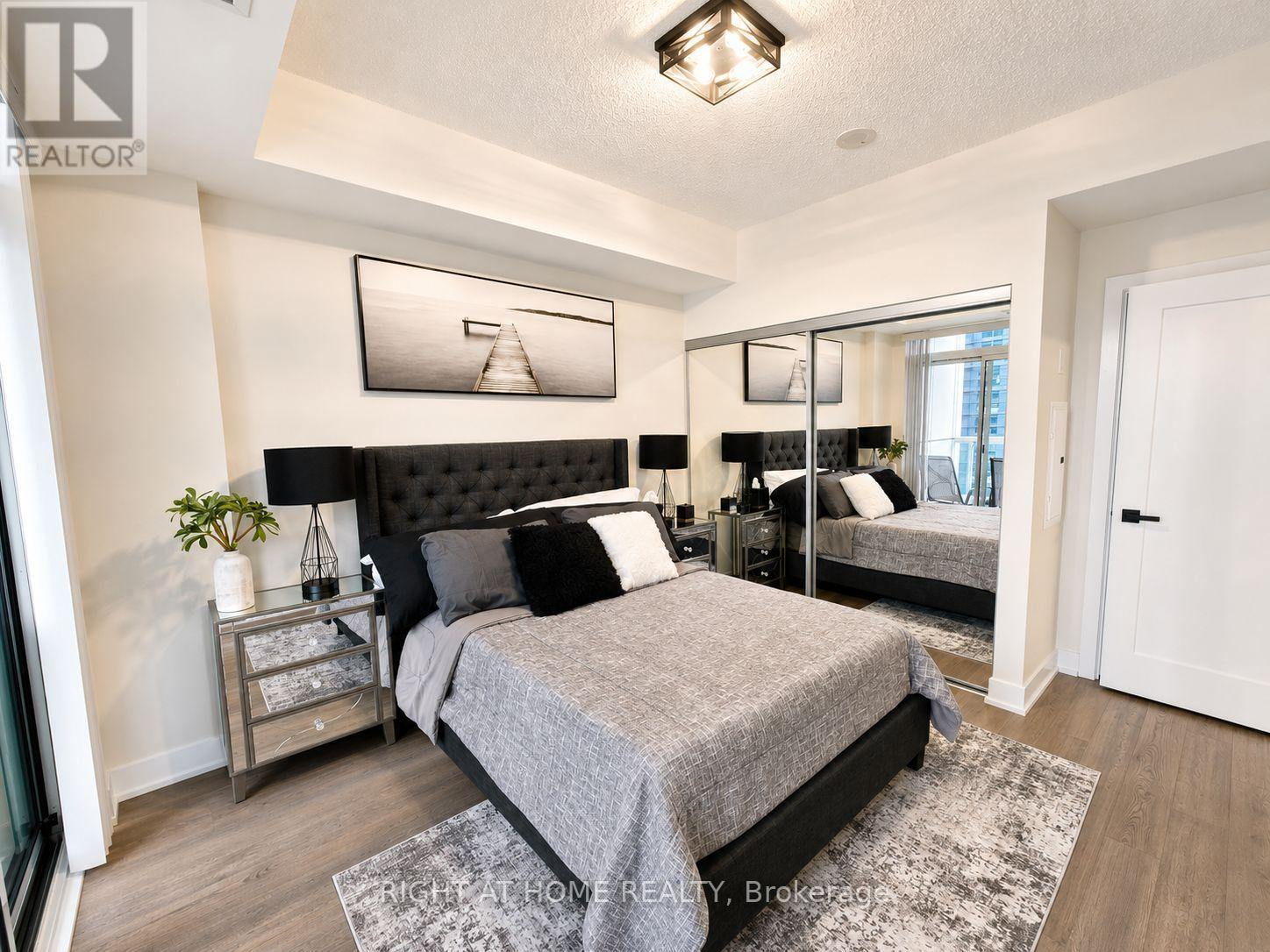#1408 318 RICHMOND STREET W - 10