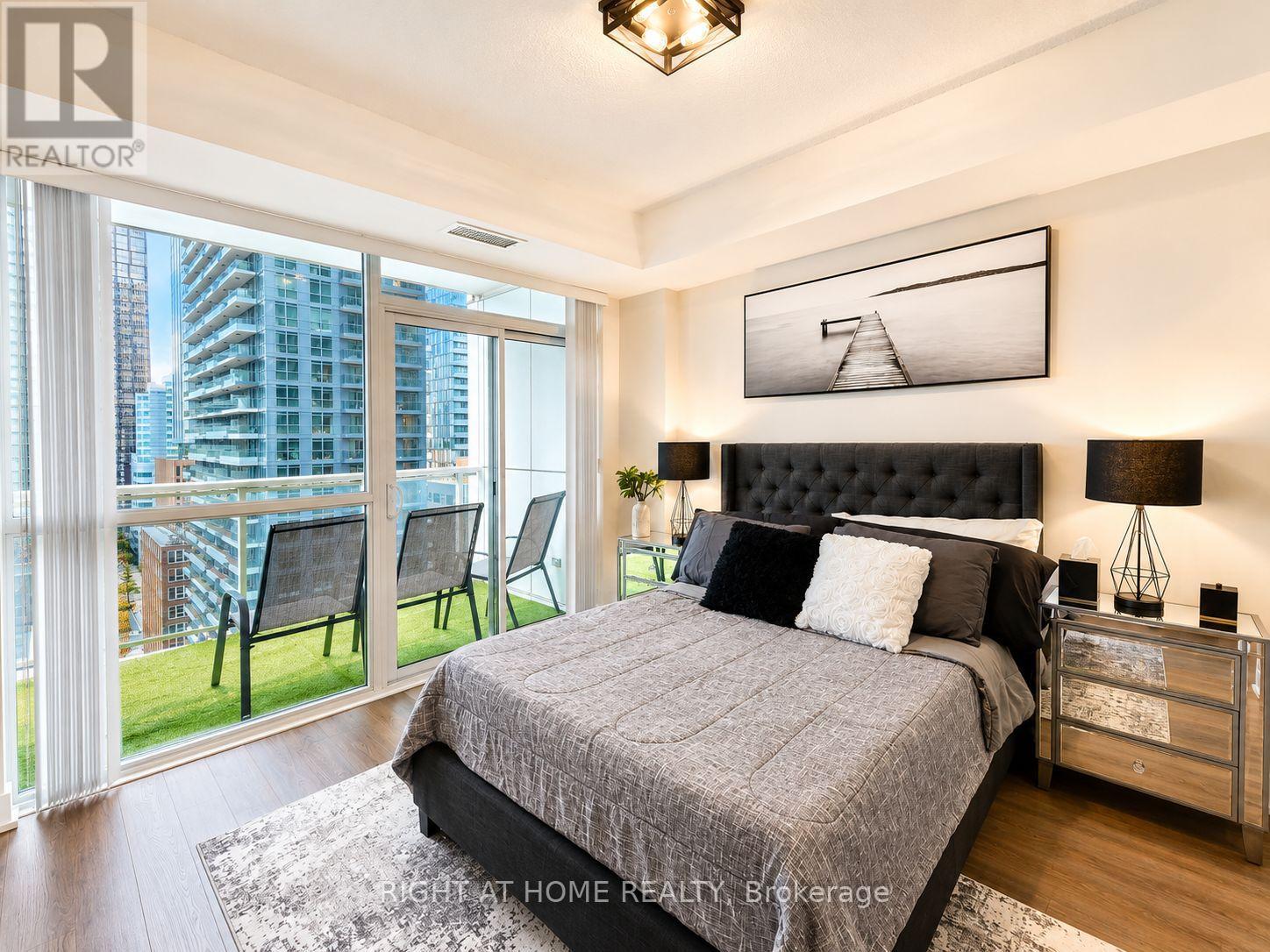 #1408 318 RICHMOND STREET W - 11