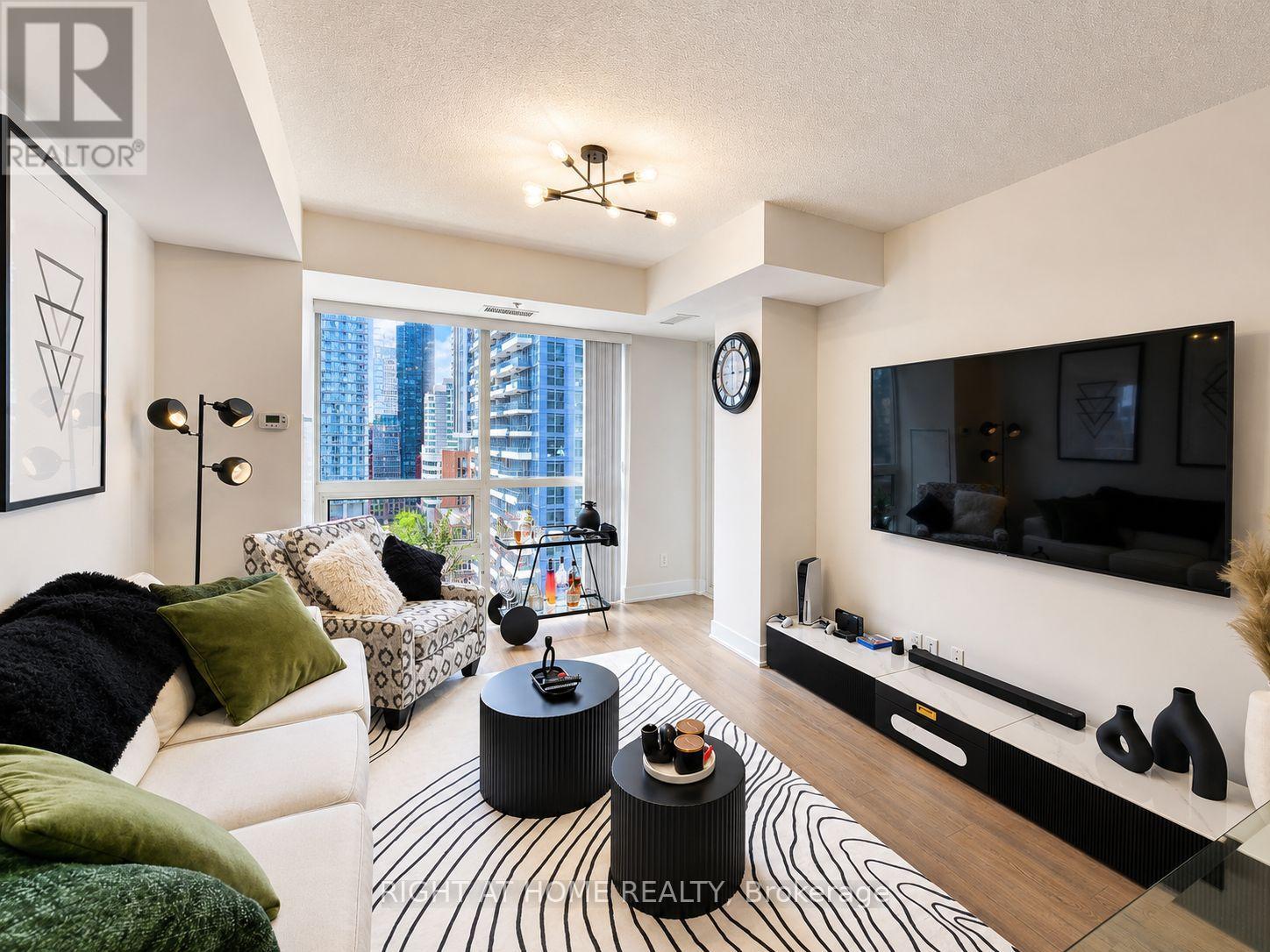 #1408 318 RICHMOND STREET W - 6