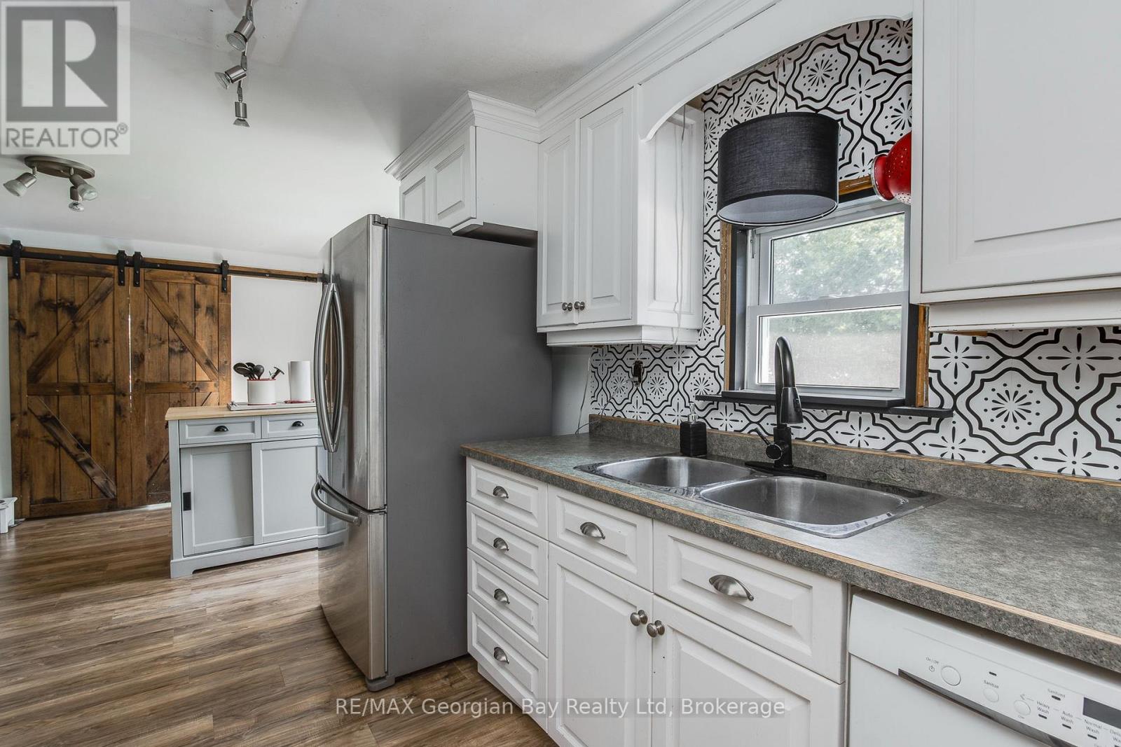 1046 HENRY STREET - 13