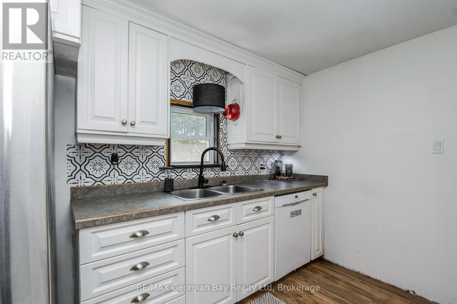 1046 HENRY STREET - 14