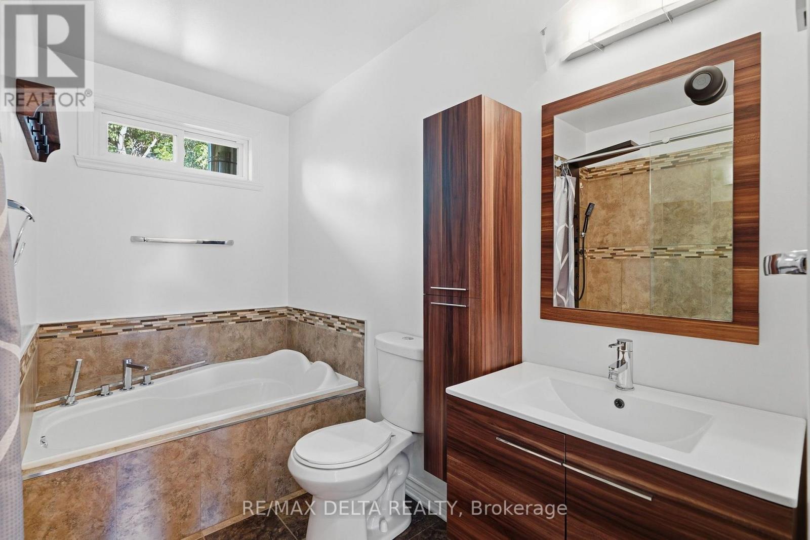 1120 DES CEDRES STREET - 8