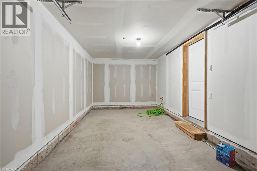 #119 19 ROXANNE Drive - 26