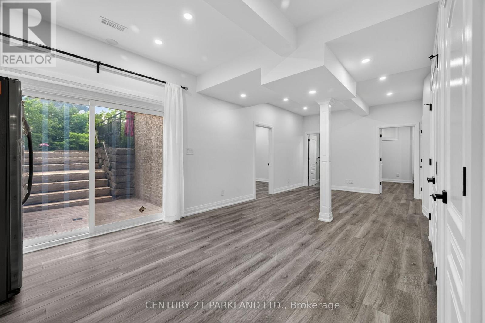 101 ELGIN MILLS ROAD W - Image 32