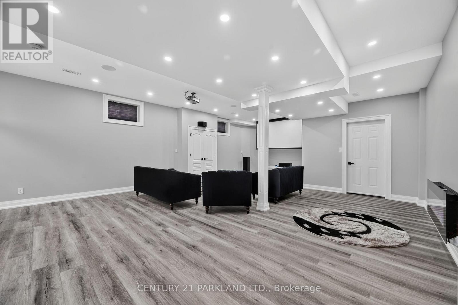 101 ELGIN MILLS ROAD W - Image 33