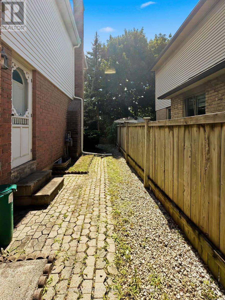 512 HAWTHORNE CRESCENT - Image 40