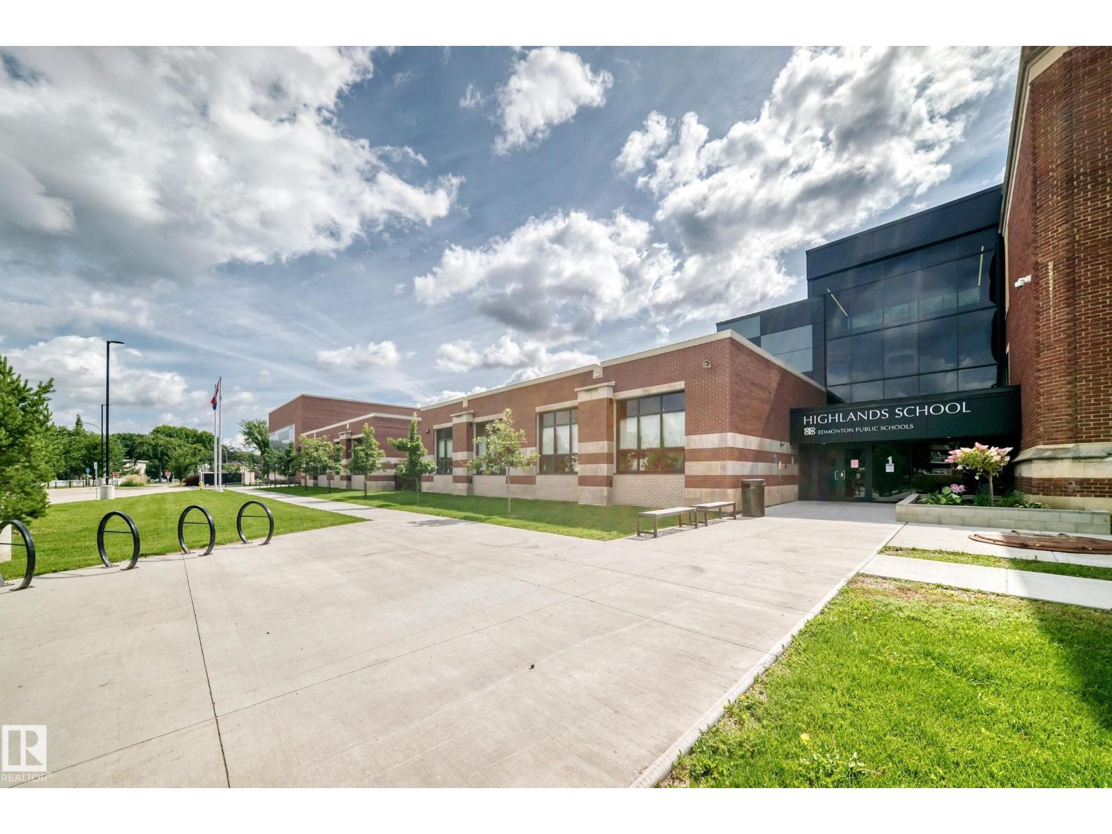 #4 6120 118 AV NW - Image 18