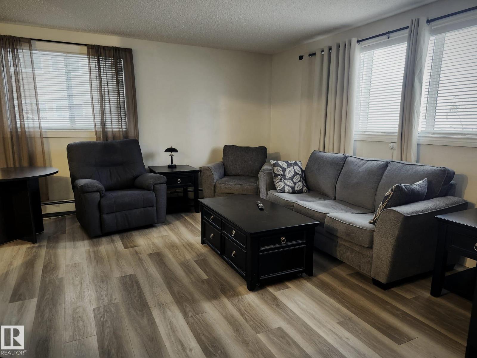 #4 6120 118 AV NW - 2