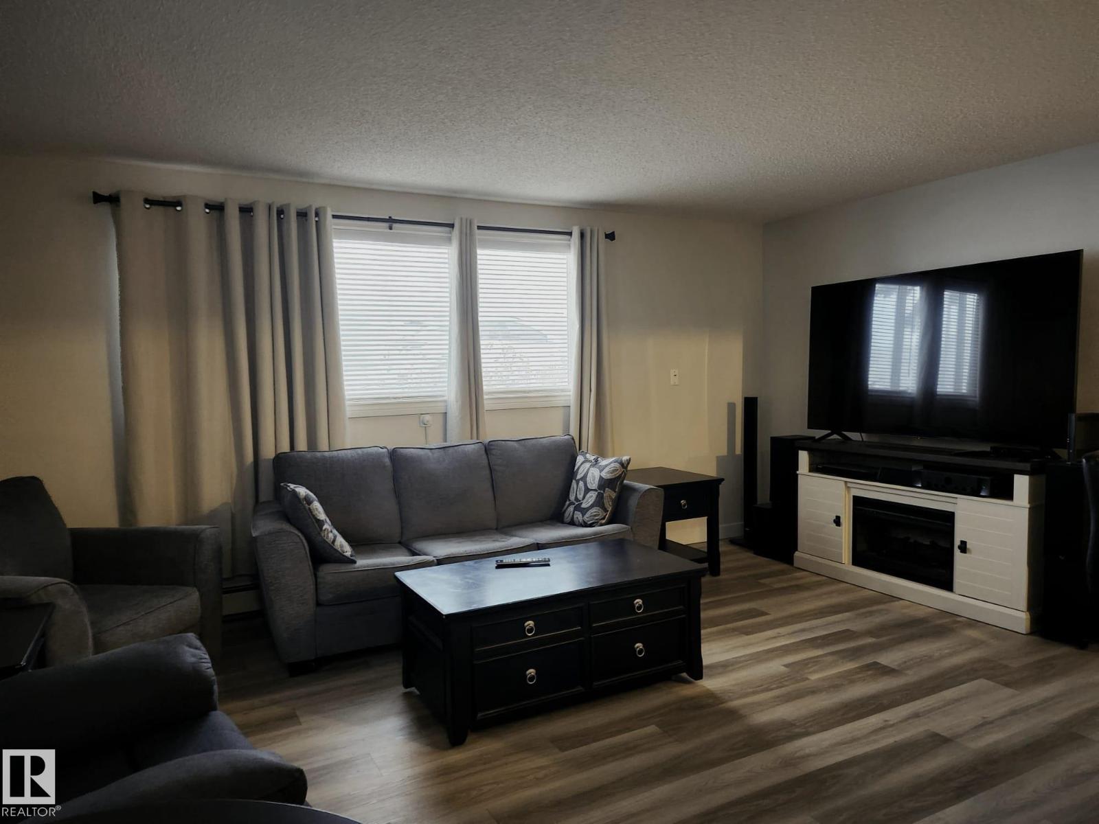 #4 6120 118 AV NW - 3