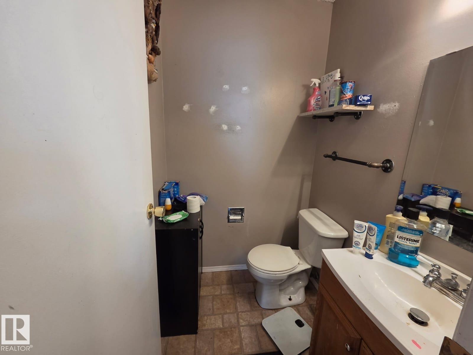 3511 28 AV NW - 16