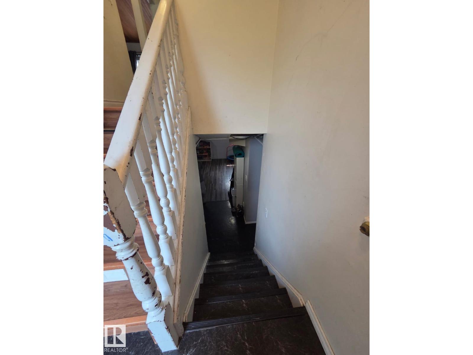 3511 28 AV NW - 31