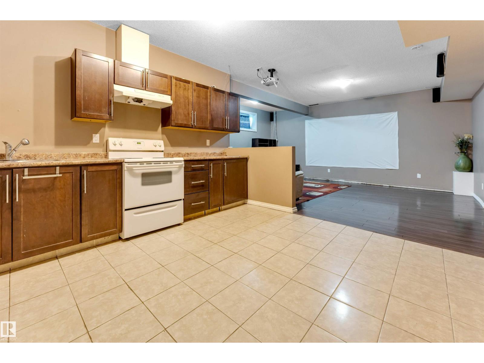 4620 160 AV NW - Image 40