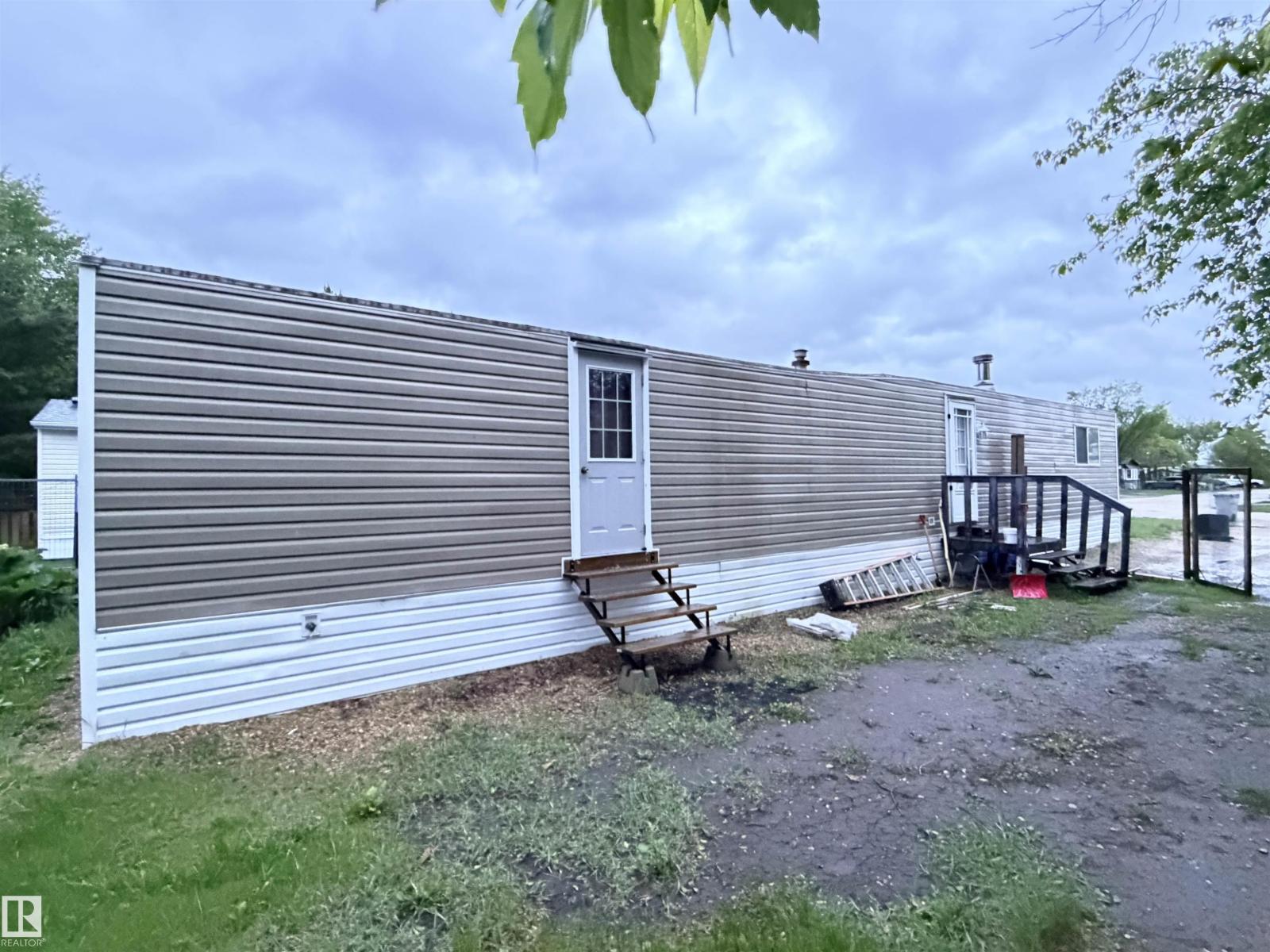 #68 9501 104 AV - 26