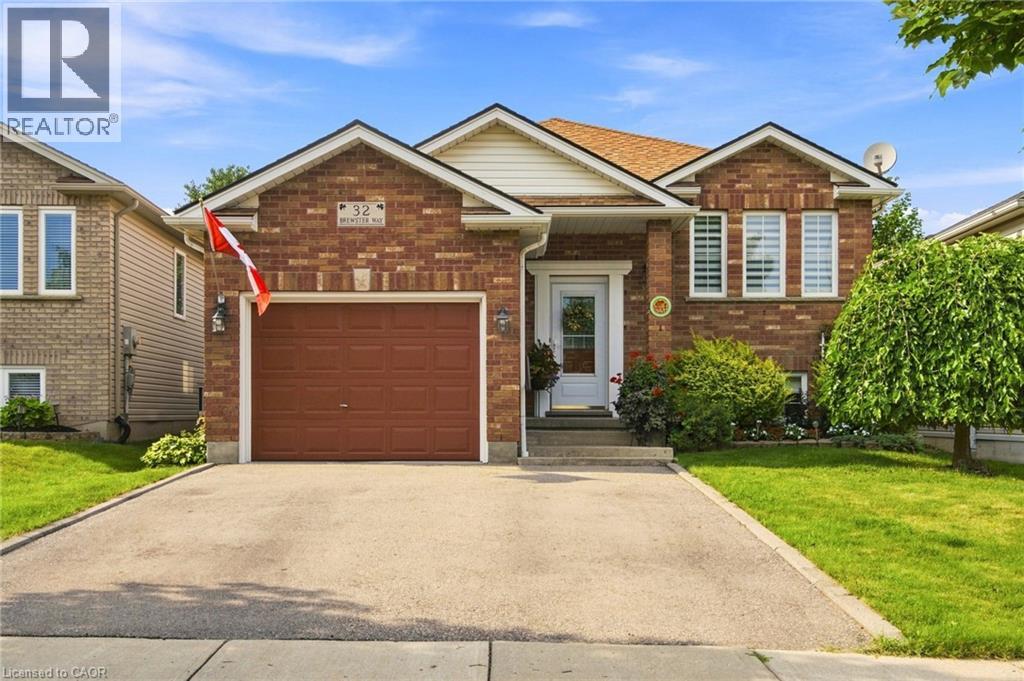 32 BREWSTER Way - 1