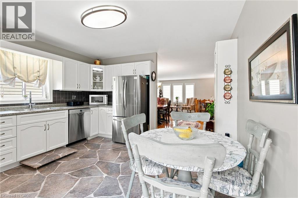 32 BREWSTER Way - Image 10