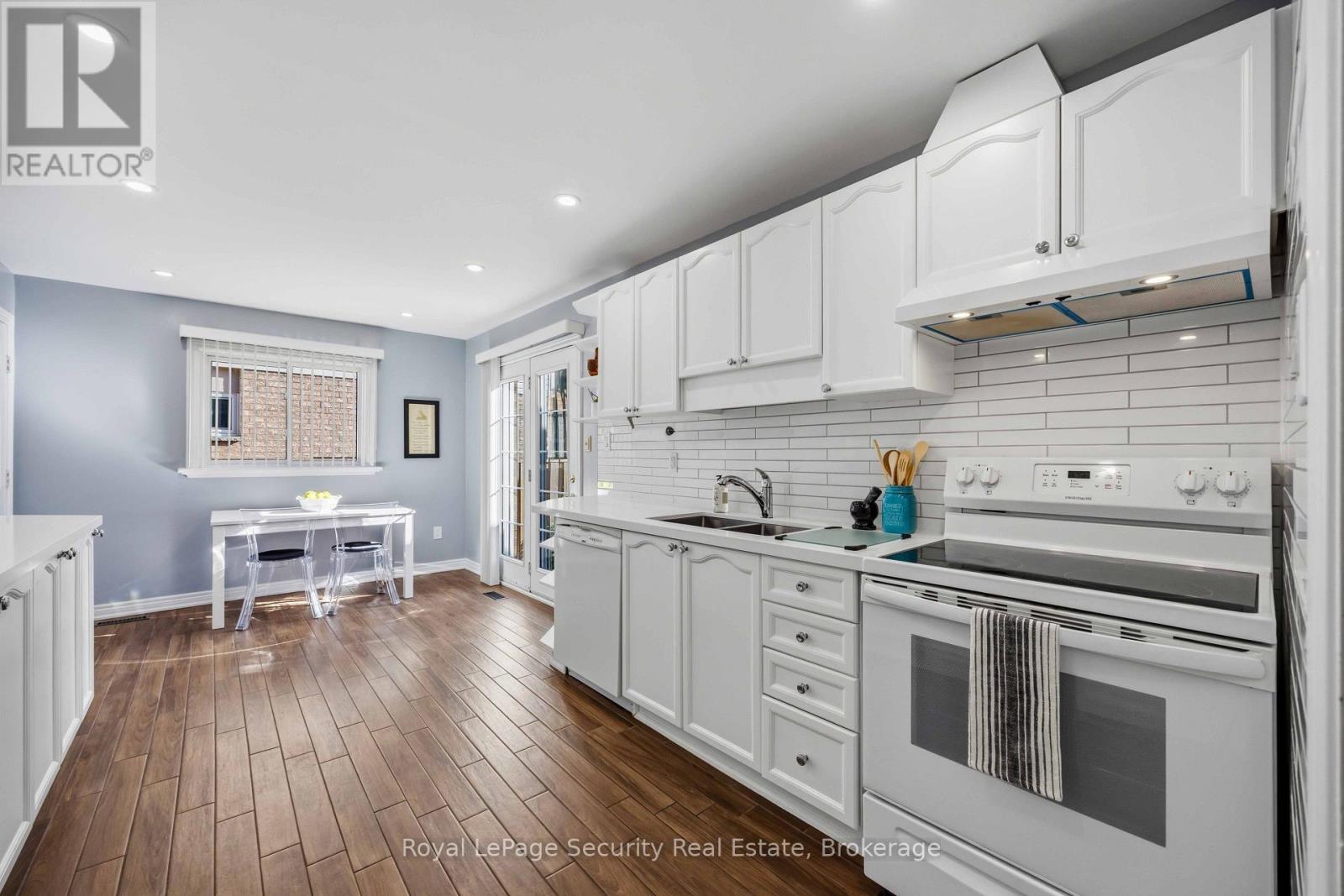 46 BIRCHWAY PLACE - 12