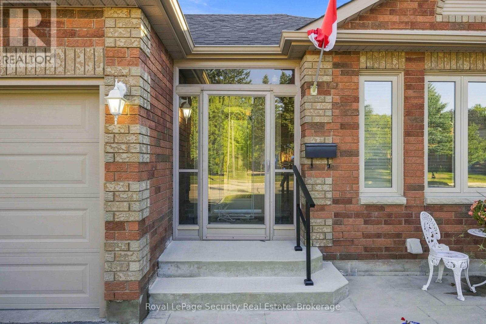 46 BIRCHWAY PLACE - 2