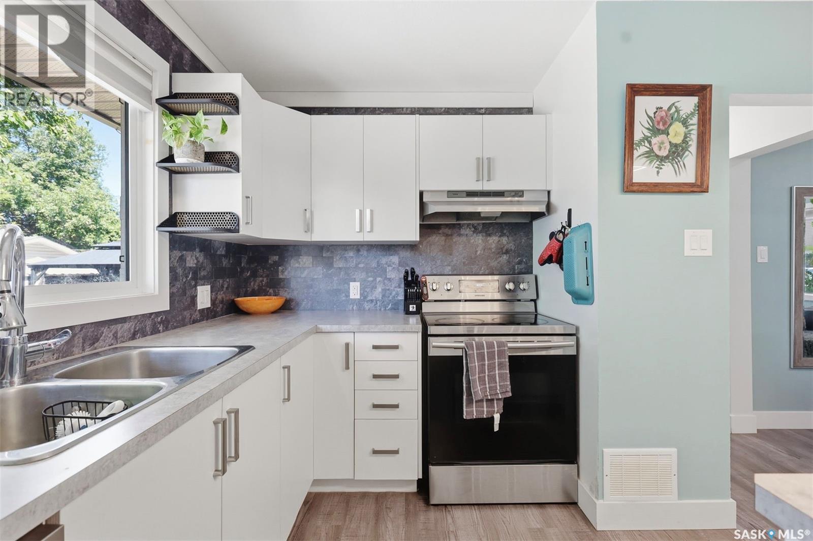 2508 Preston AVENUE S - Image 10