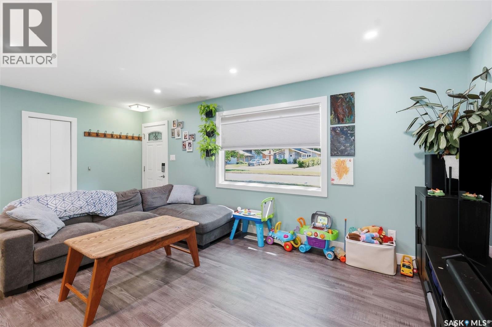2508 Preston AVENUE S - 7