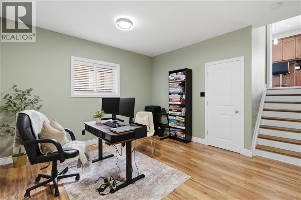 14 MCQUEEN Drive - Image 35