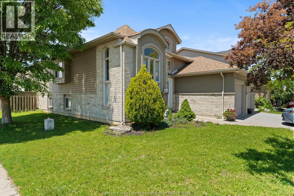 4697 HELSINKI CRESCENT - 2