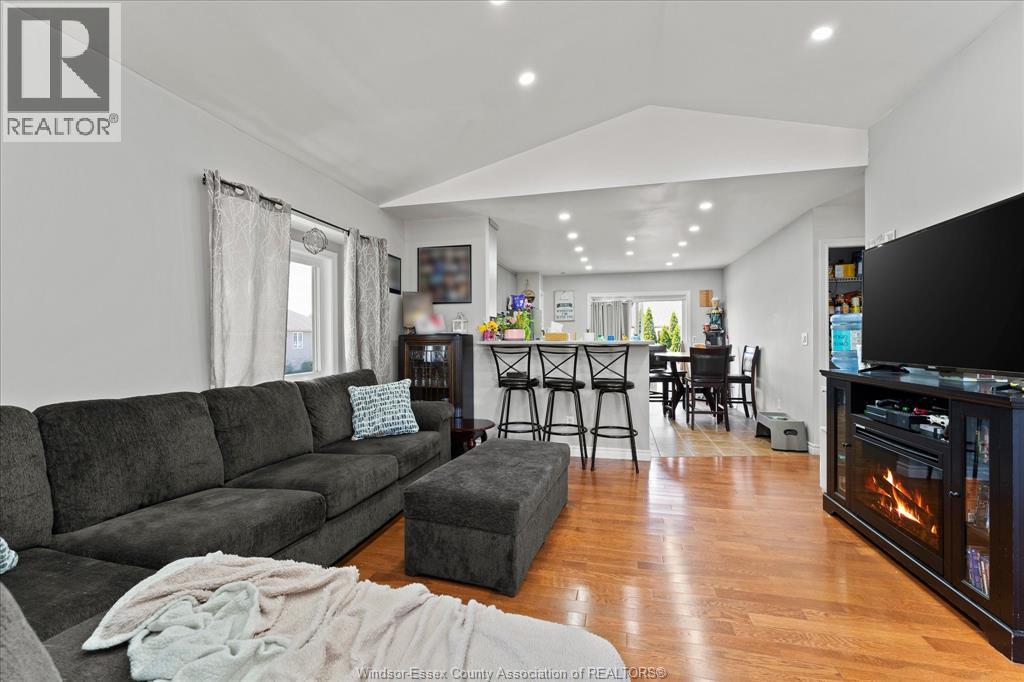 4697 HELSINKI CRESCENT - Image 4