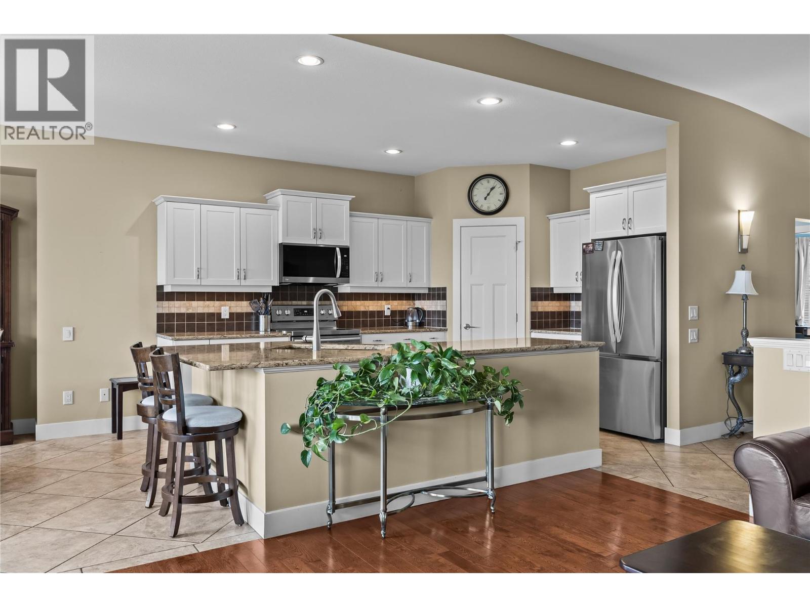#2 2421 Glacier Court - Image 4