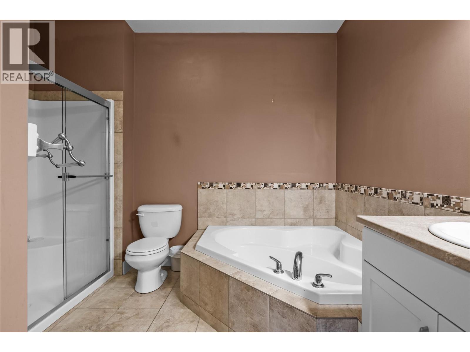 #2 2421 Glacier Court - Image 21