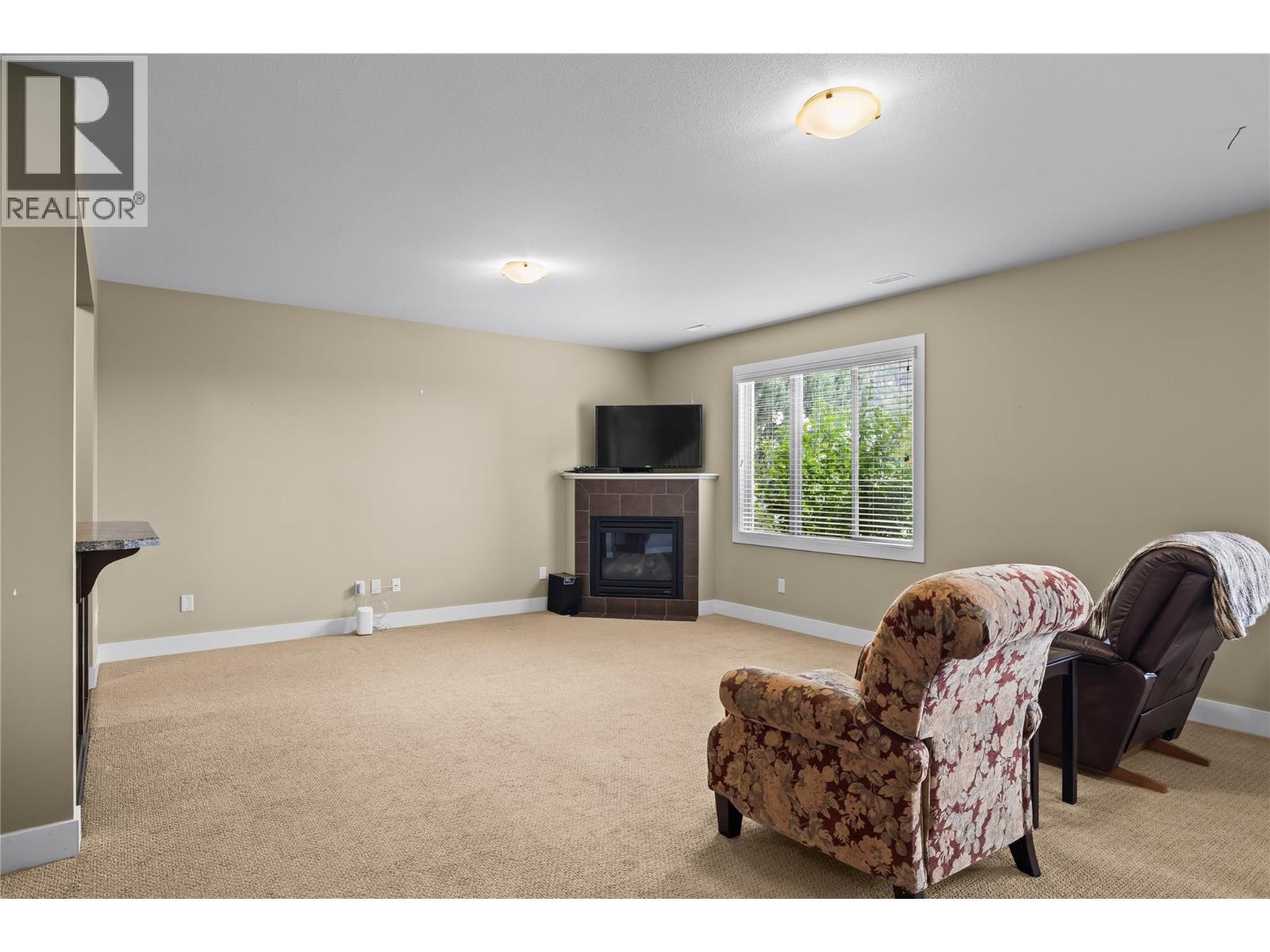 #2 2421 Glacier Court - Image 32