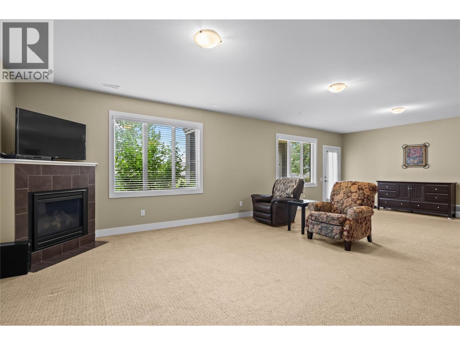 #2 2421 Glacier Court - Image 35