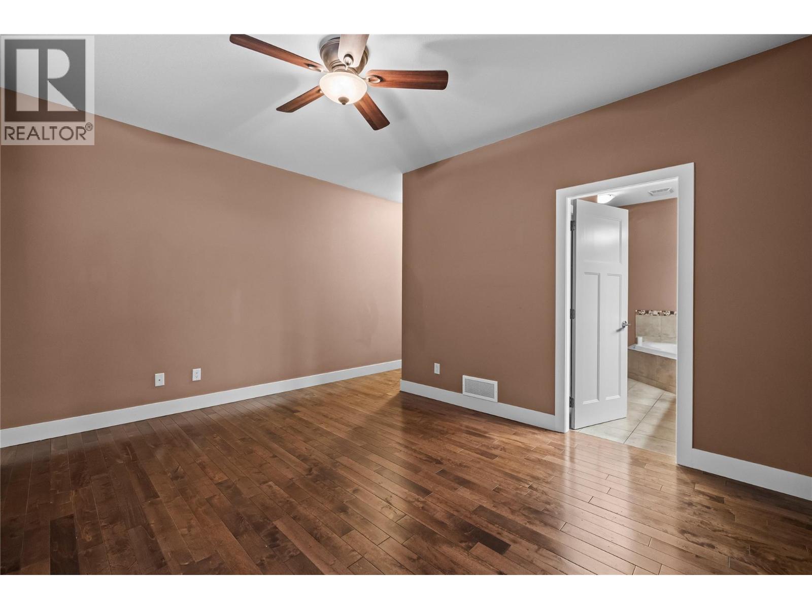 #2 2421 Glacier Court - 19