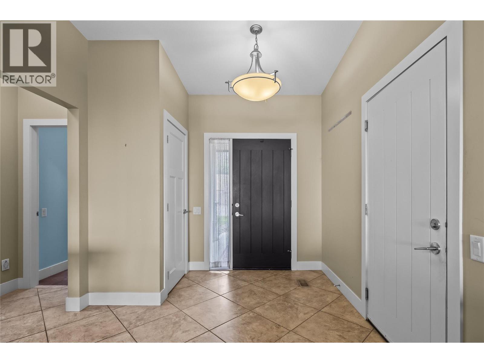 #2 2421 Glacier Court - Image 17