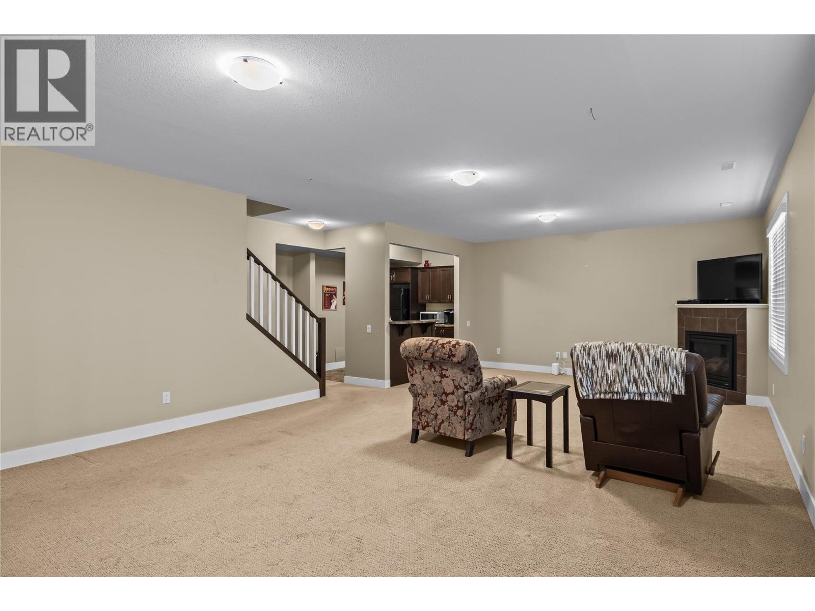 #2 2421 Glacier Court - Image 30
