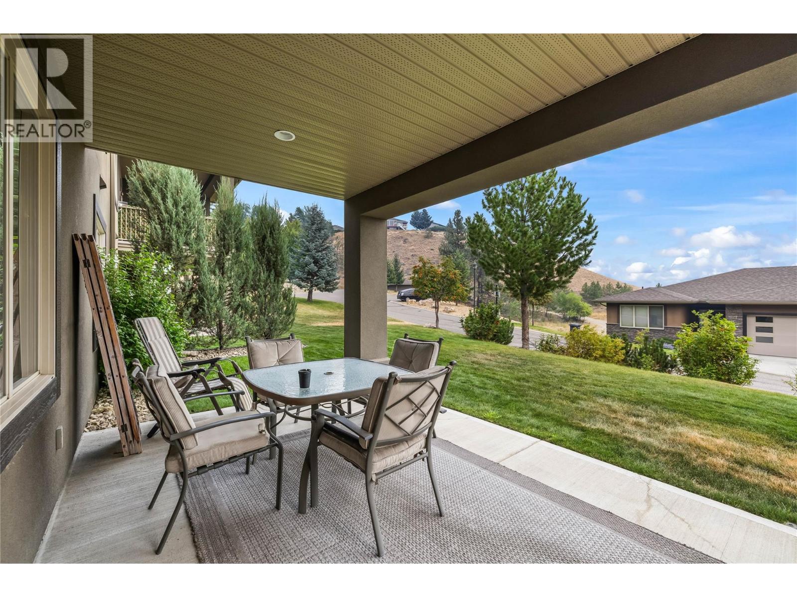 #2 2421 Glacier Court - 38