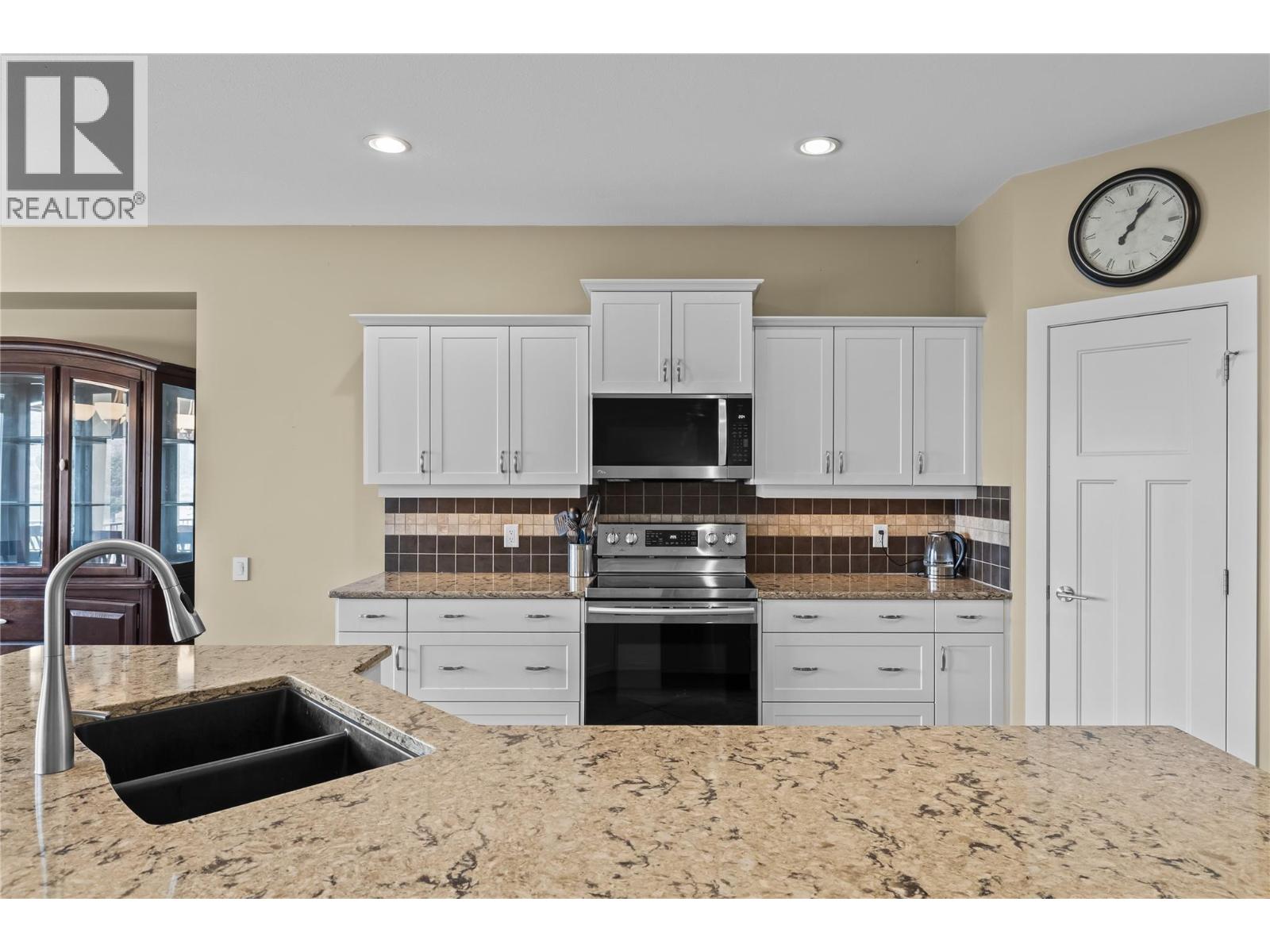 #2 2421 Glacier Court - Image 6