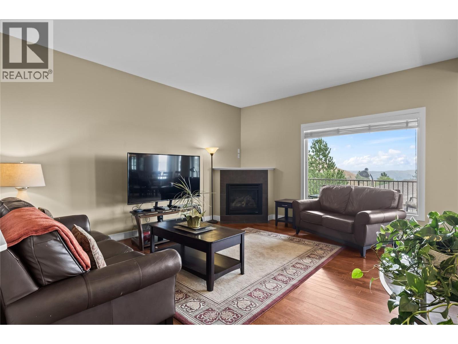 #2 2421 Glacier Court - Image 10