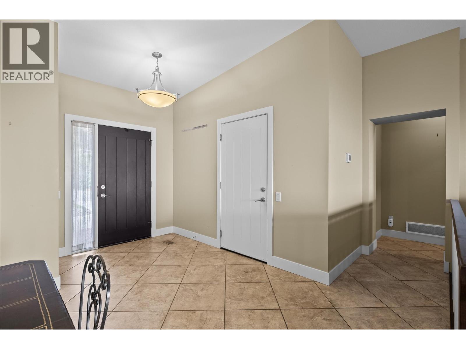 #2 2421 Glacier Court - 16