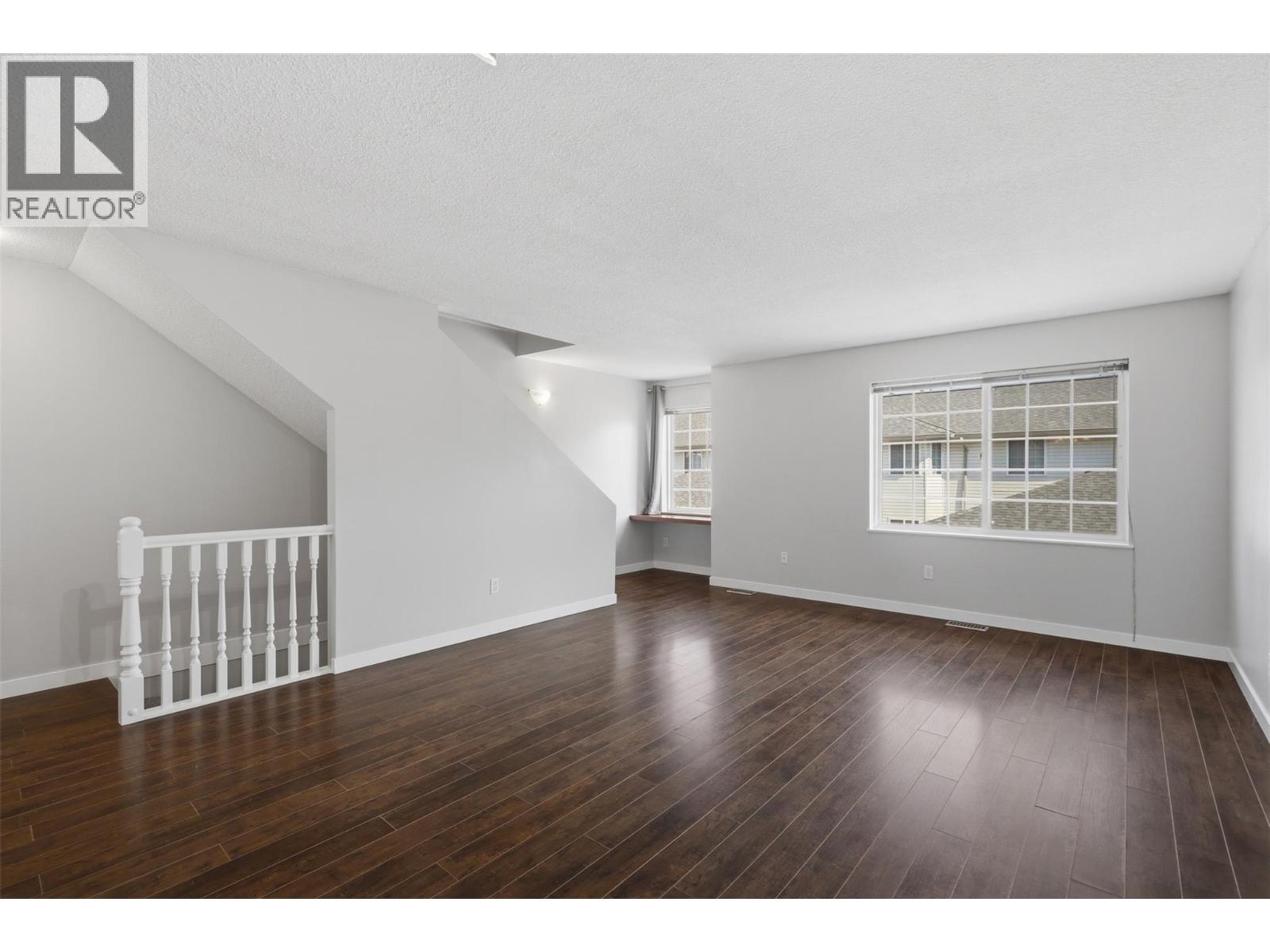 #46 2020 ROBSON Place - Image 8