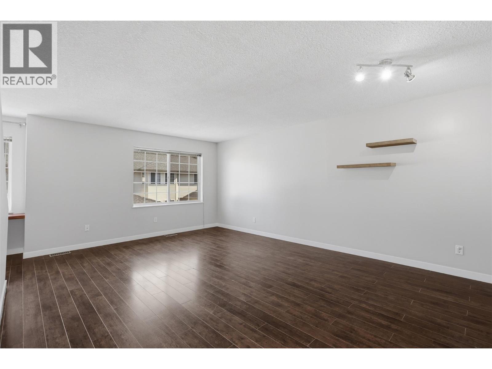#46 2020 ROBSON Place - Image 6