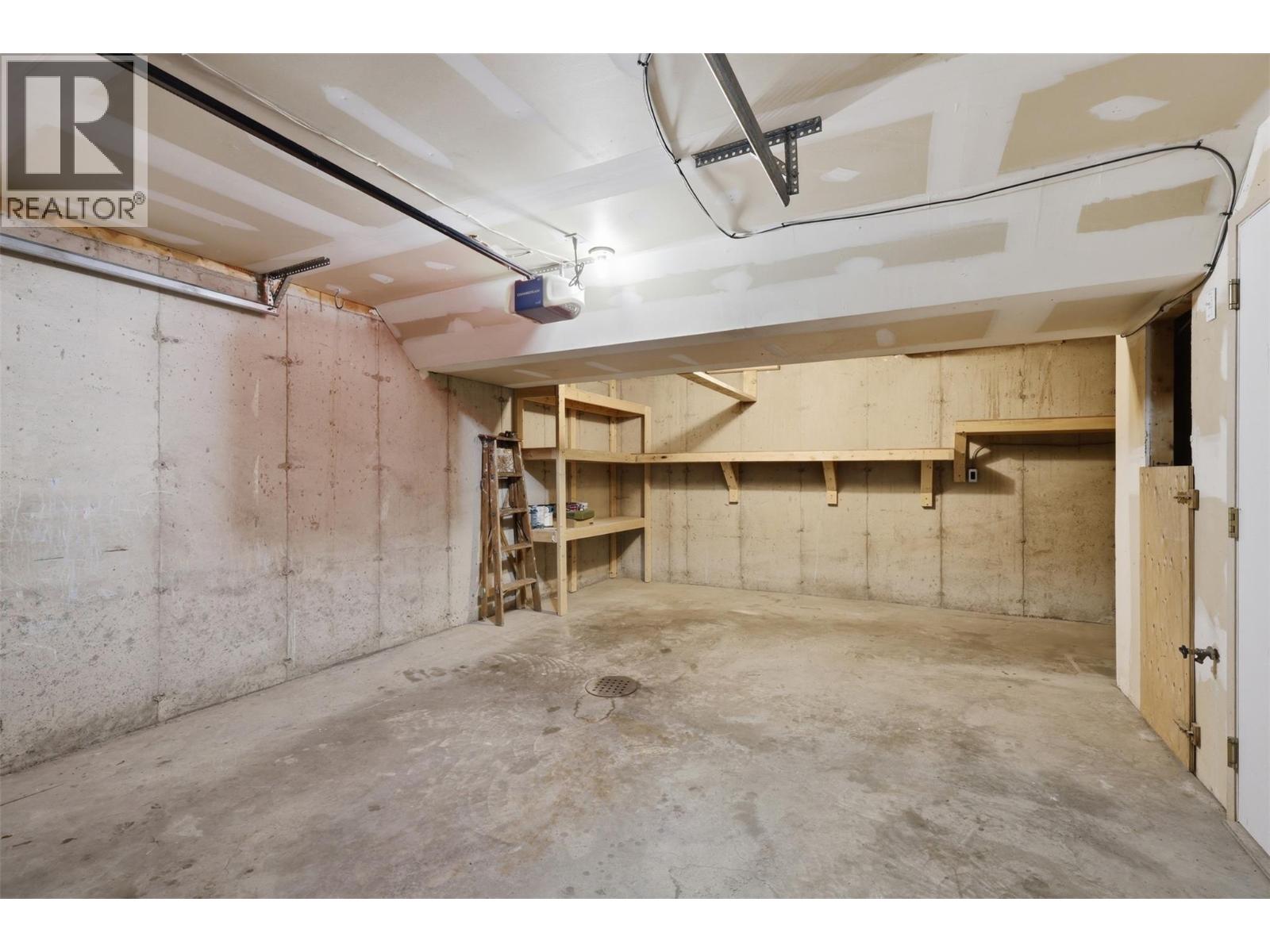 #46 2020 ROBSON Place - 28