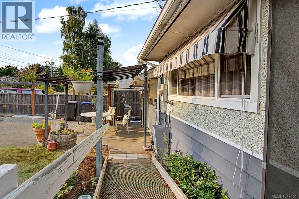 402 Young St - 14