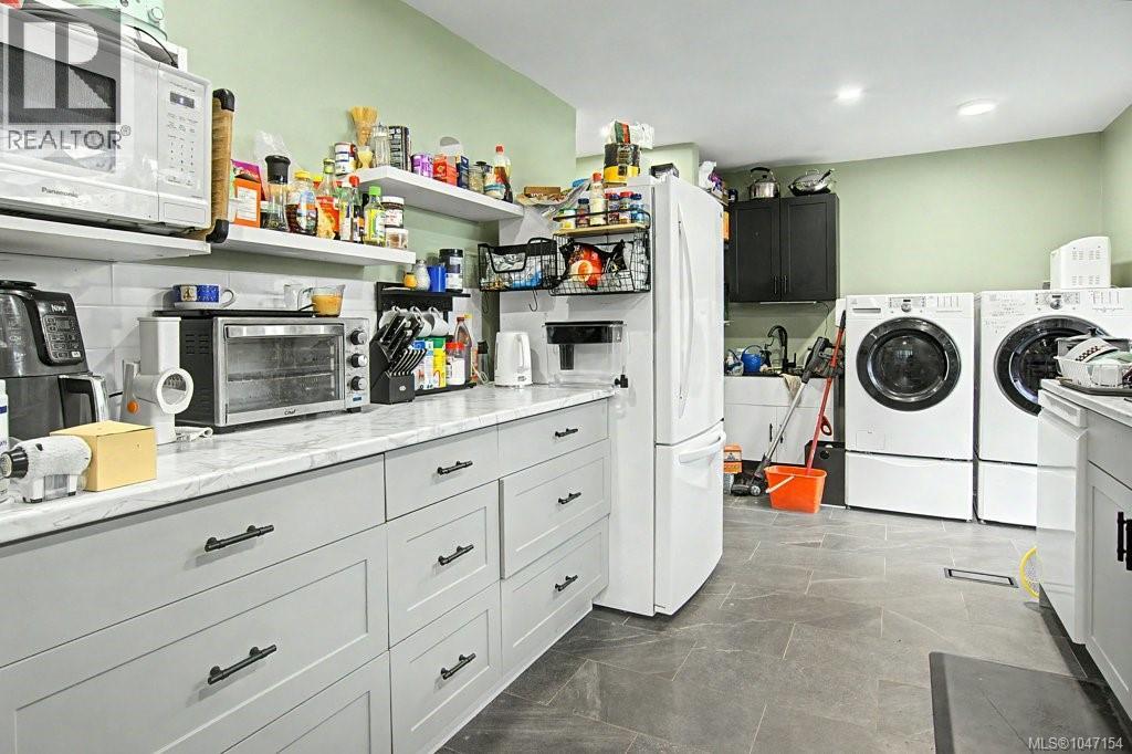 402 Young St - 24