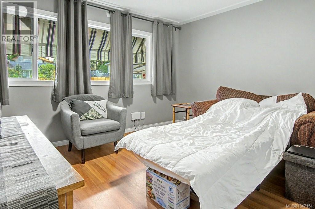 402 Young St - Image 5
