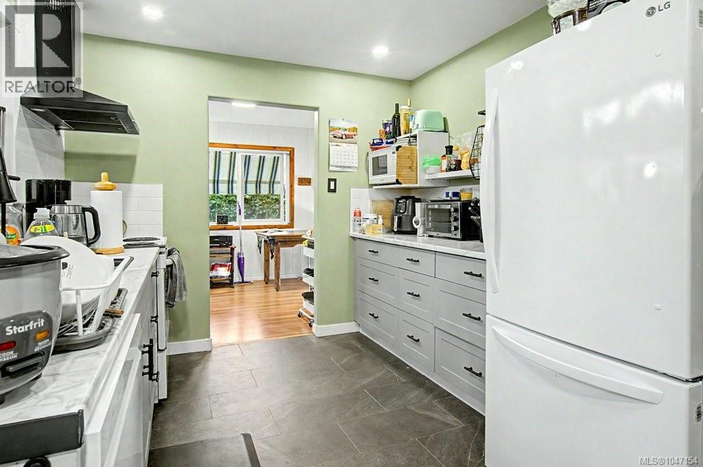 402 Young St - 3
